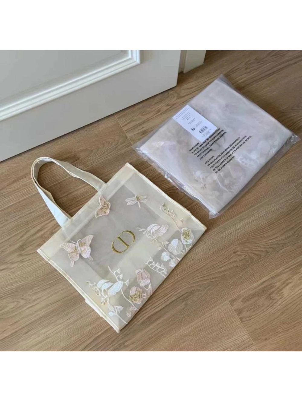 Embroidered Floral Mesh Tote Bag in Ivory